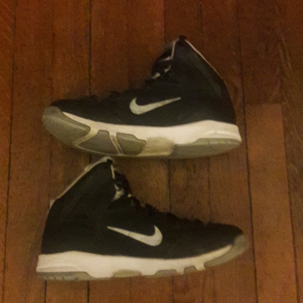 •Nike Hyperdunks• - Picture 6 of 8